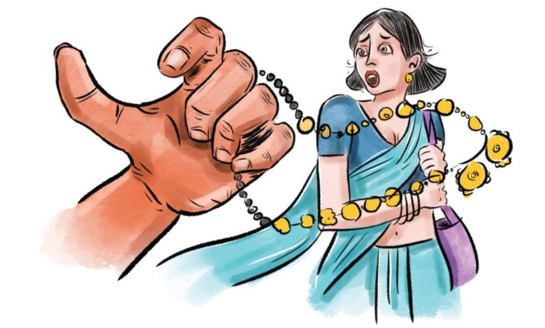 फोटो : आटपाडी : आवळाई यात्रेतून चोरट्यांनी महिलेचे गंठन केले लंपास फोटो : आटपाडी : आवळाई यात्रेतून चोरट्यांनी महिलेचे गंठन केले लंपास