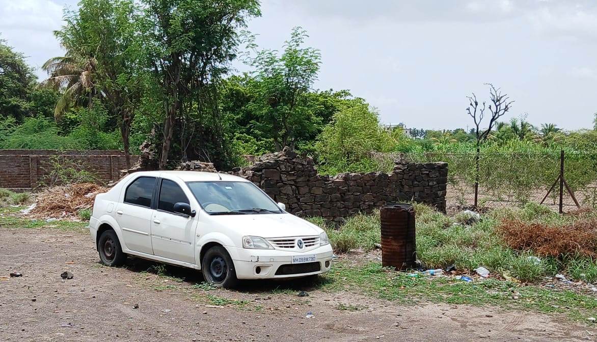 आटपाडी येथे चारचाकी गाडीत आढळला मृतदेह