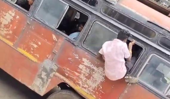 बस स्टंट