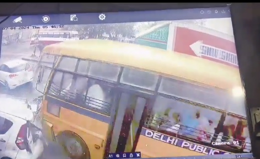 स्कूल बस
