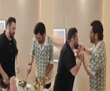 ७