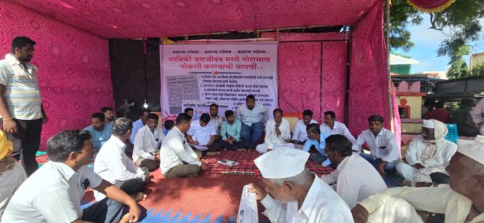 Atpadi:-Brahmanand-Padalkar's-visit-to-the-hunger-strike-at-Gharniki