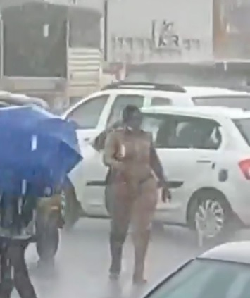 पोलीस महिला २