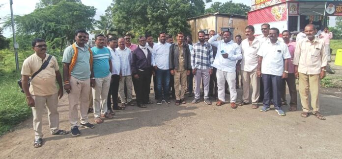 Lalpari's-wheel-stopped-in-Atpadi;-Workers-protest-at-bus-depot-gate;-What-are-the-demands-of-the-workers,-read-in-detail