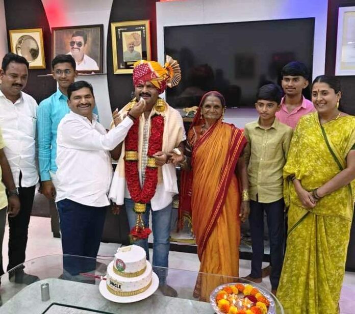 MLA-Gopichand-Padalkar's-birthday-celebrated-with-various-activities:-Chief-Minister,-Deputy-Chief-Minister-and-many-ministers,-MLAs,-MPs-came-to-wish-him