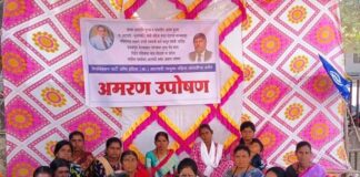 फोटो : आटपाडी : तहसीलदार कार्यालयात समोर सुरु असलेले महिलांचे आमरण उपोषण