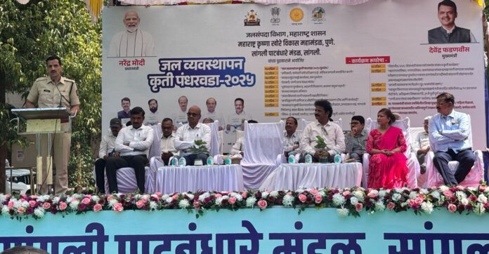 जलव्यवस्थापन कृती पंधरवड्याचा शुभारंभ प्रसंगी बोलताना पोलीस अधीक्षक संदीप घुगे