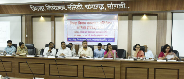जिल्हा विकास समन्वय व सनियंत्रण समिती बैठक फोटो (2) (1)