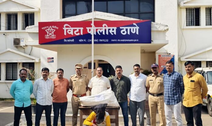 नागेवाडीत घराशेजारी गांजाची लागवड