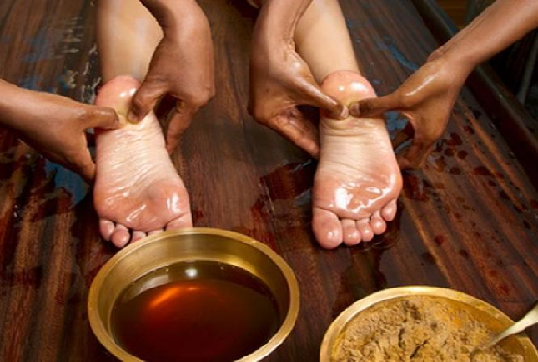 तळपायाला शुद्ध तुपाचा मसाज