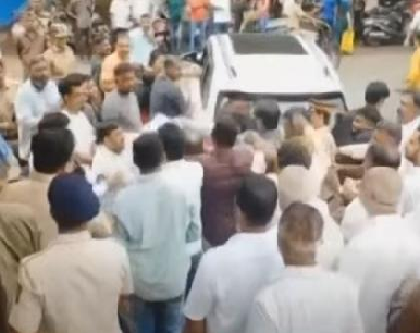 मुंबई भाजपात थेट हाणामारी! दोन गट आमने-सामने