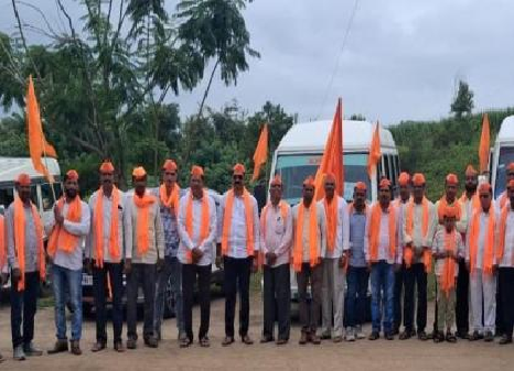 कडेगावातून मराठा बांधवांची मुंबईकडे कूच
