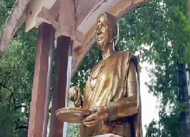मीनाताई ठाकरे पुतळा प्रकरण