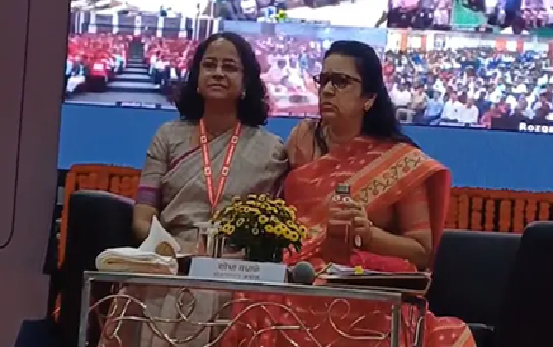 महिला अधिकाऱ्यांचा वाद