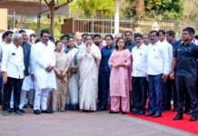 Video : उपमुख्यमंत्री सुनेत्रा पवार अधिवेशनात प्रथमच ; सगळ्यांचे लक्ष वेधले